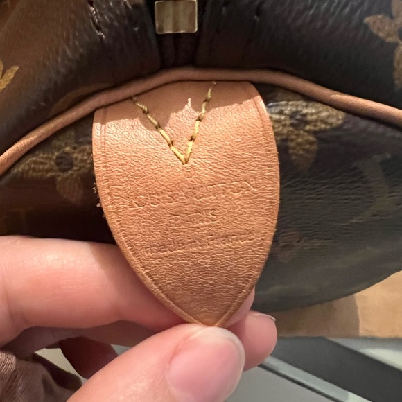 Authentic Louis Vuitton Monogram Speedy 30 - Picture 6 of 10